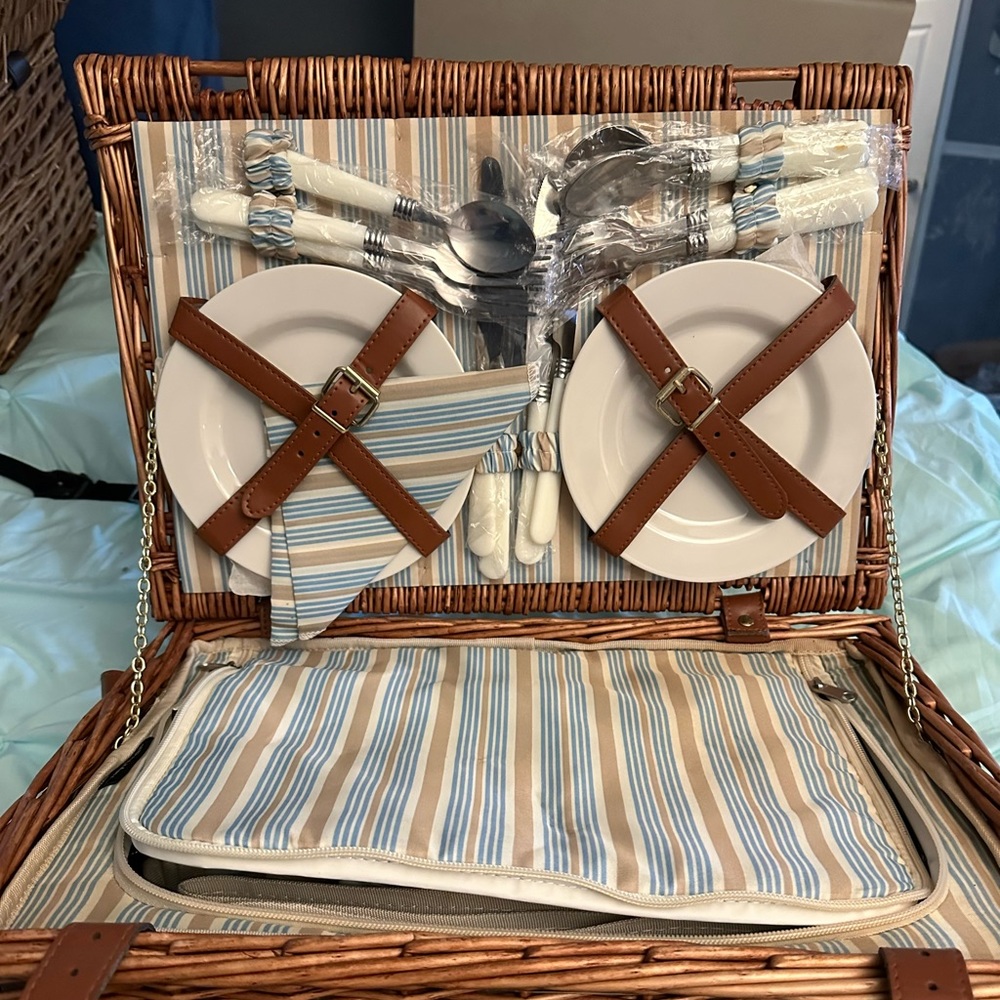 Picnic basket for 4 people